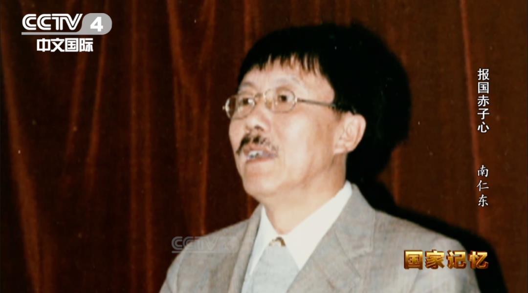 DƬ